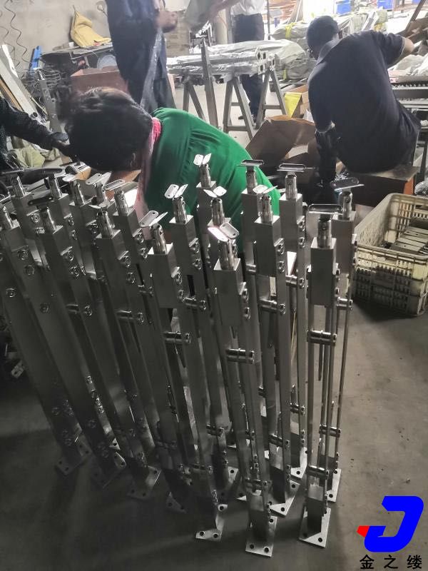 鄭州不銹鋼玻璃護欄立柱